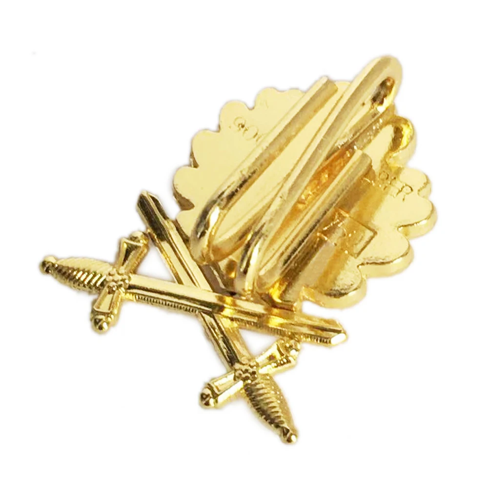 Медаль немецкого рыцаря времен Второй мировой войны с железным крестом и дубовым