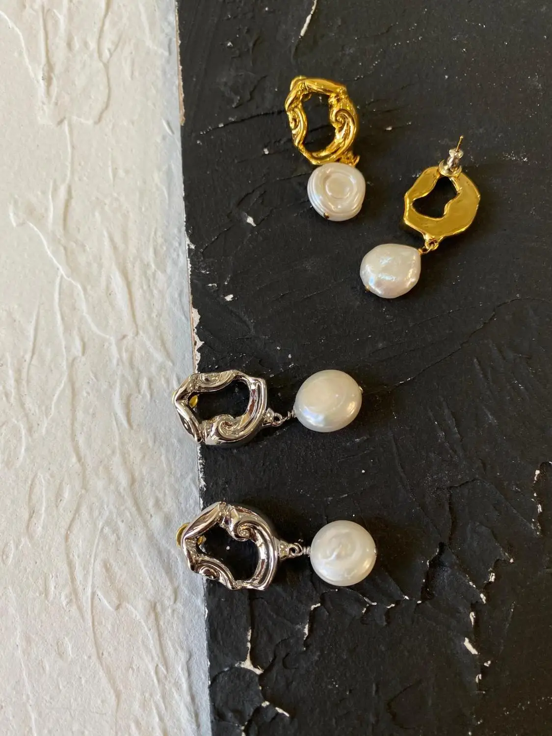 

Rispada EH30237-G24 Elegant and irregular natural pearl pendant earrings