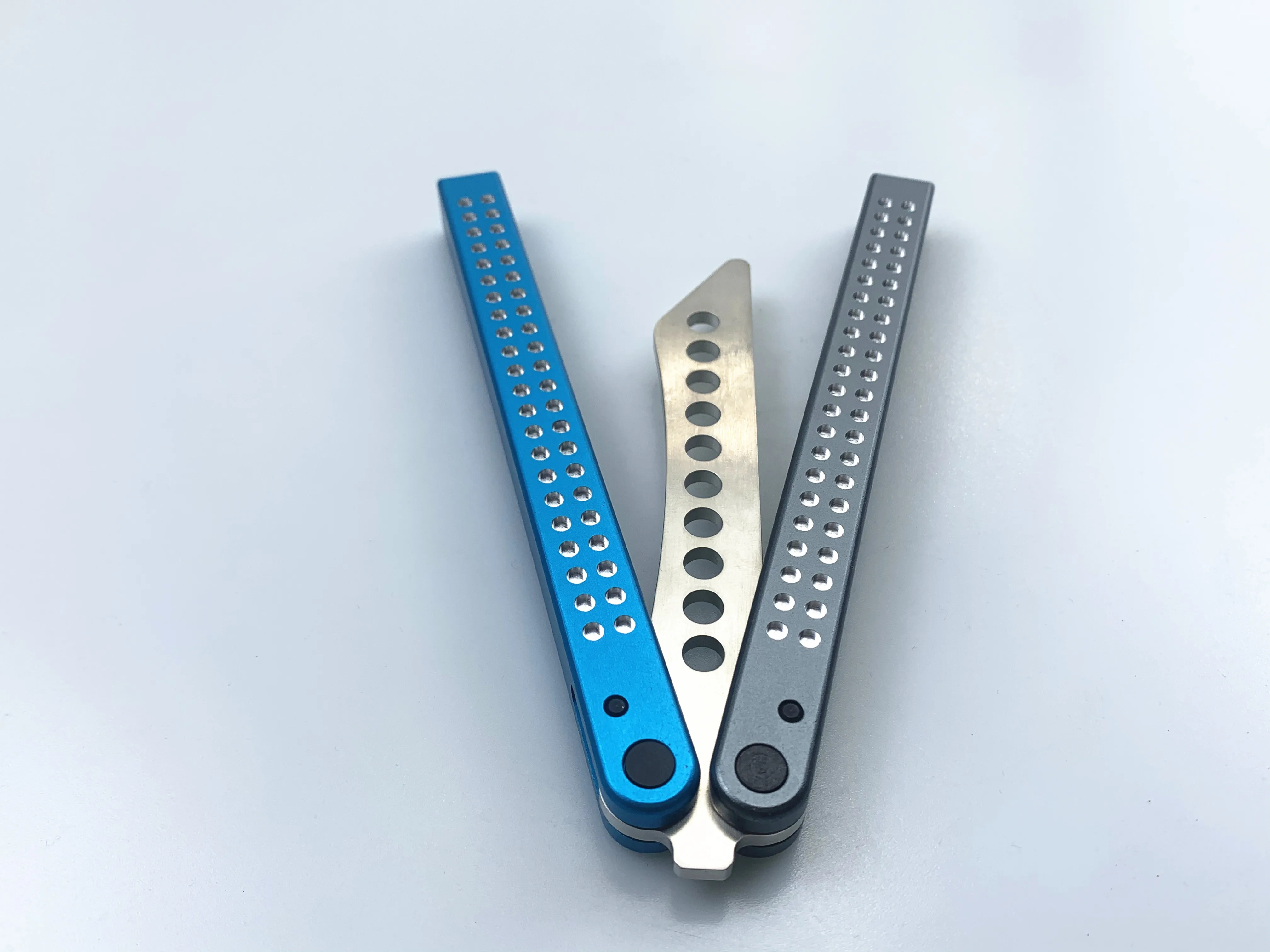 Нож для тренера с бабочкой лезвие 420 стальной нож ручкой не острый походный