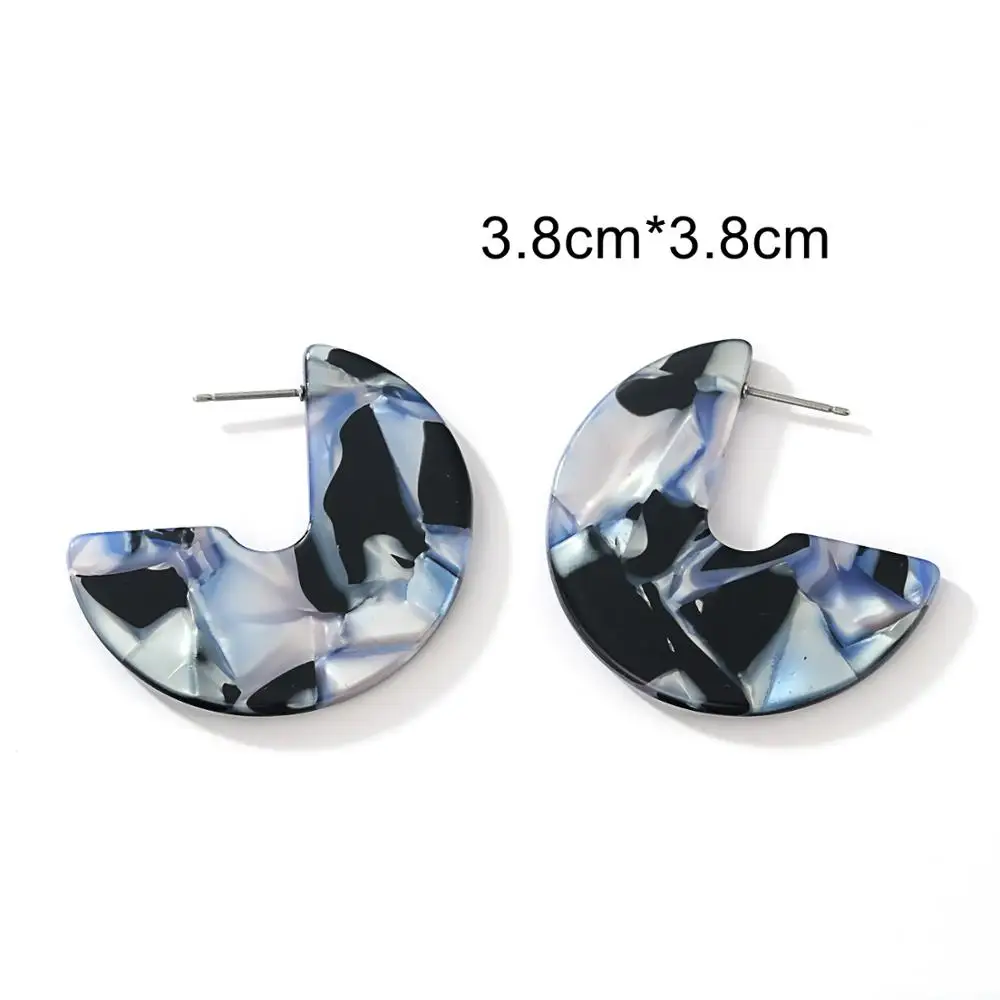 Женские серьги-подвески темно-зеленые полукруглые из смолы в полоску элегантные