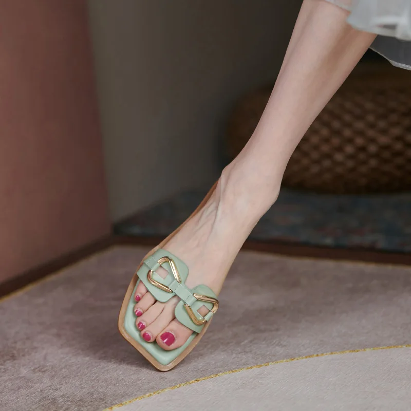 Босоножки женские из натуральной кожи на плоской подошве с открытым носком цвет