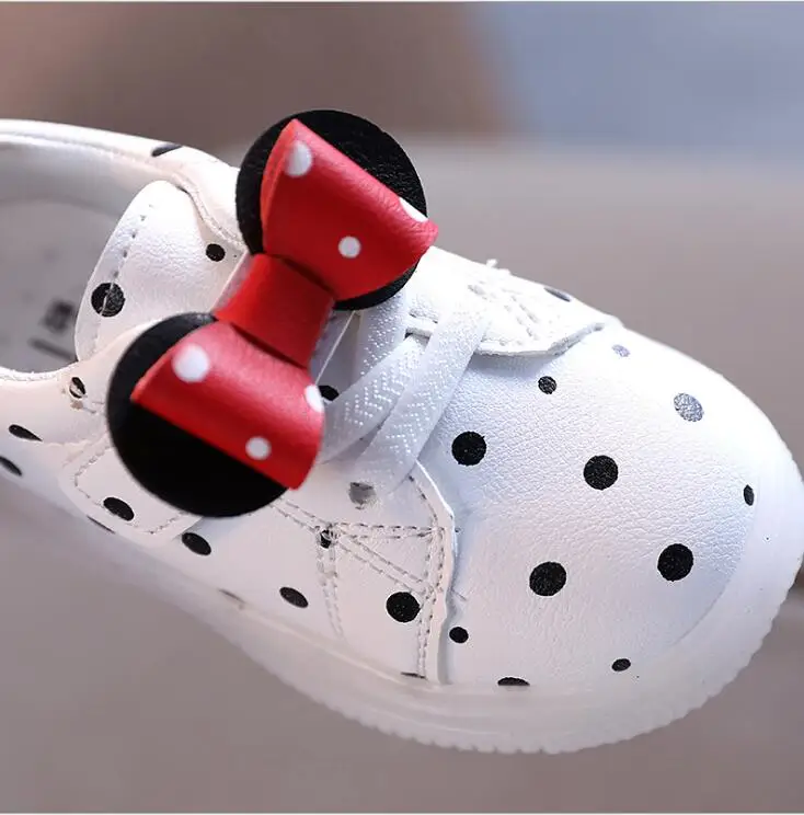 Детские светящиеся кроссовки обувь со светодиодами для девочек начинающих