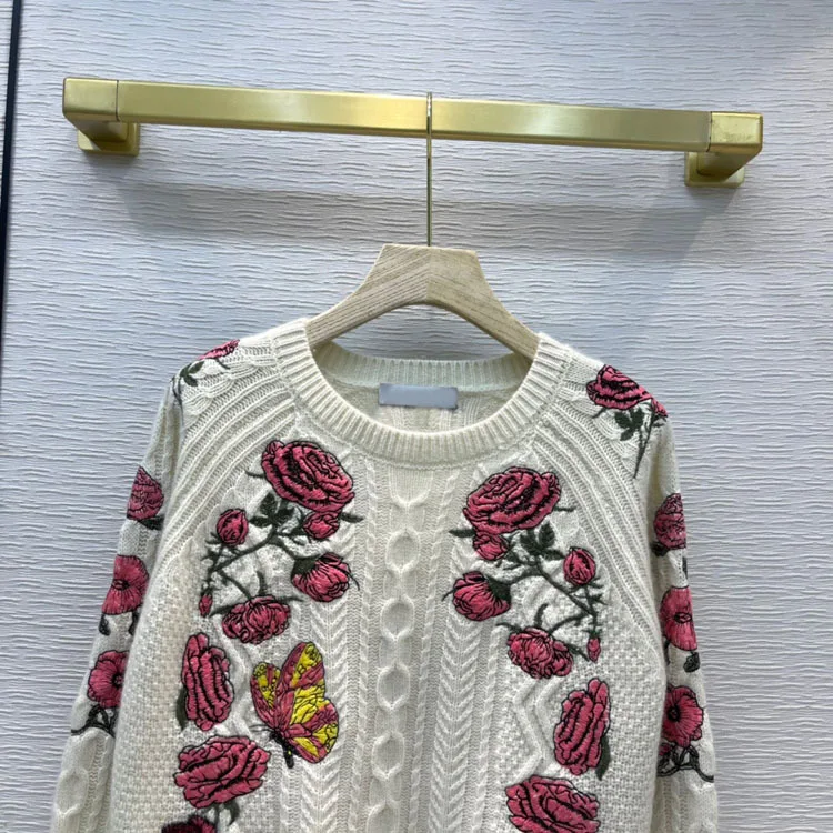 

Женский трикотажный свитер с цветочной вышивкой, свободного покроя