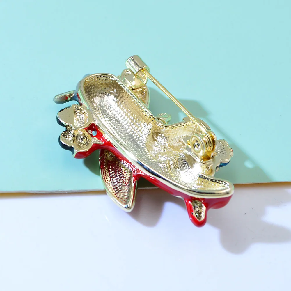 

CINDY XIANG Red Color Enamel Santa Claus Air Plane Dog Pin Brooches For Women Cute Funny Bag Badages High Quality New 2021