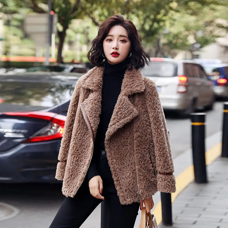 

2021 Autumn And Winter New Korean Version Of The Young And Middle-Aged Lapel Long-Sleeved Cardigan Lamb Wool Coat