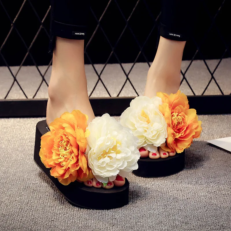 Сандалии женские с большими цветами красивая пляжная обувь на платформе и