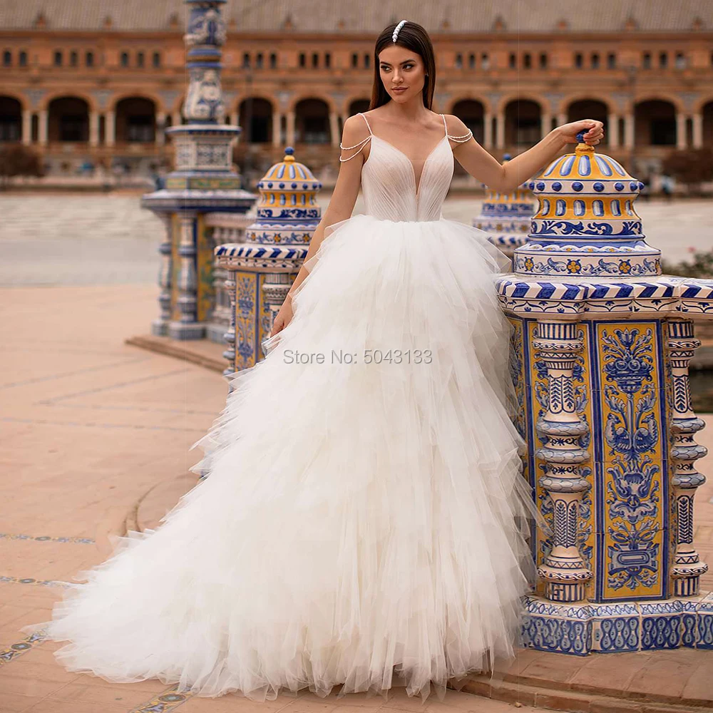 

Amazing V-neck Puffy Ruffles A Line Wedding Dresses Beading Straps Pleated Tulle Tiered Skirt Backless Bridal Wedding Gowns 2021