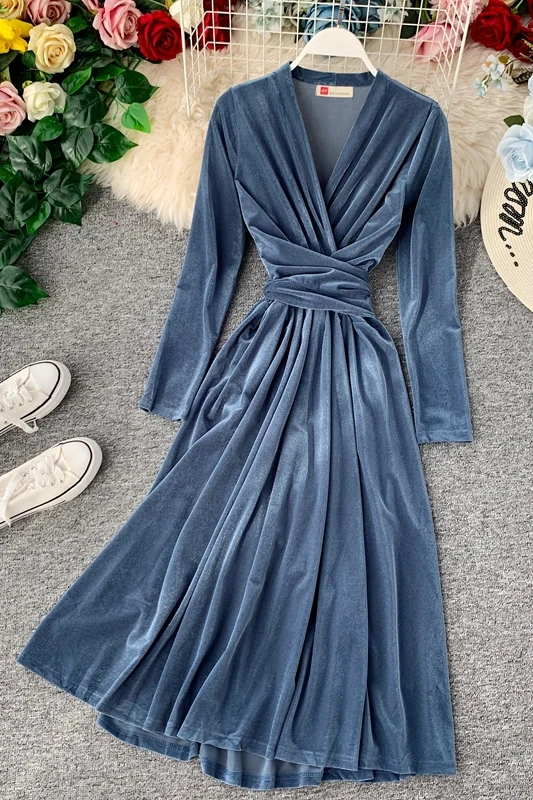 2019 Новое модное женское осенне-зимнее бархатное черное платье с v-образным