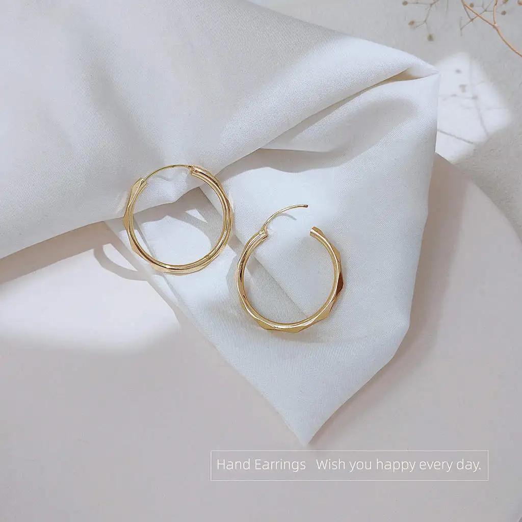 Женские серьги-кольца с позолотой 14 к 28 мм | Украшения и аксессуары