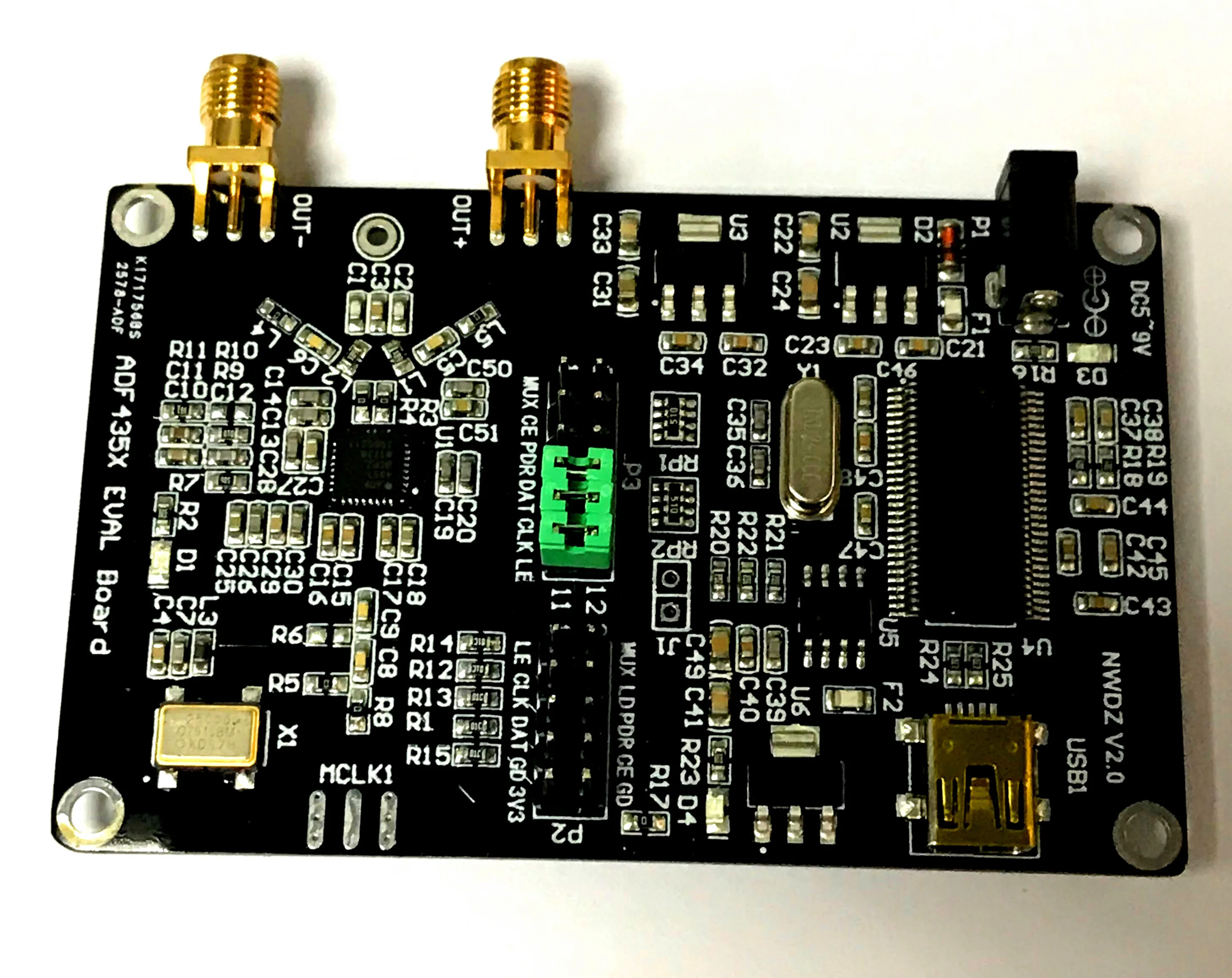 

ADF4350 ADF4351 Development Board 35m-4.4g Signal Source Official PC Software Control Point Frequency Hopping Frequency Sweeping