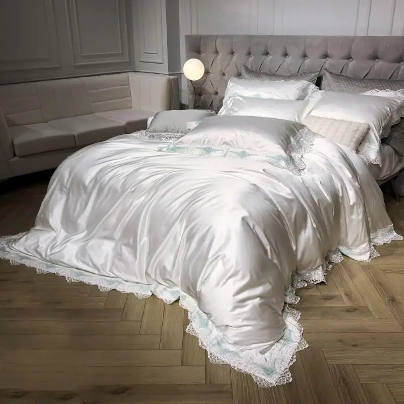 Комплект постельного белья из сатина хлопка кружева белого и серебристого цвета