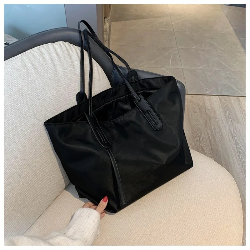 

Winter new large capacity waterproof nylon shopping bag bag bag women's fashion trend casual women's shoulder bag ladies bags