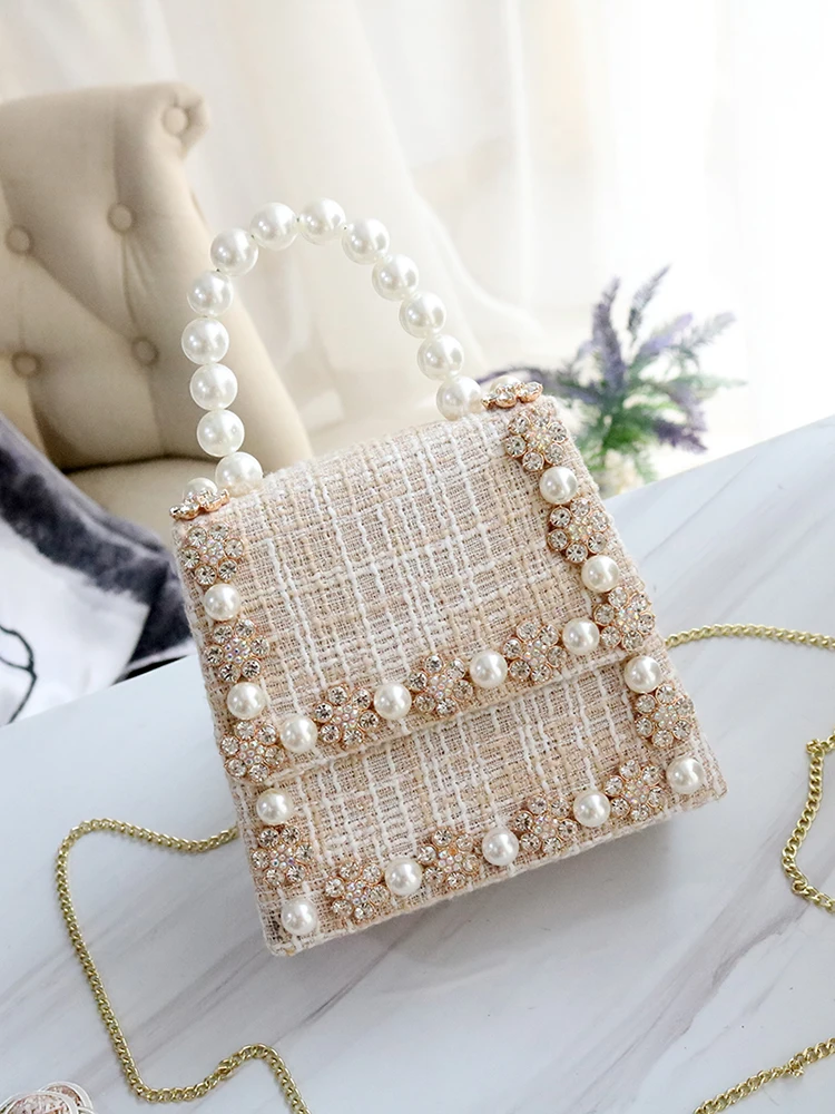 

In the early autumn of 2019, the new fashion girl hair bag was made of Xiaoxiangfeng handbag with single shoulder and diamond
