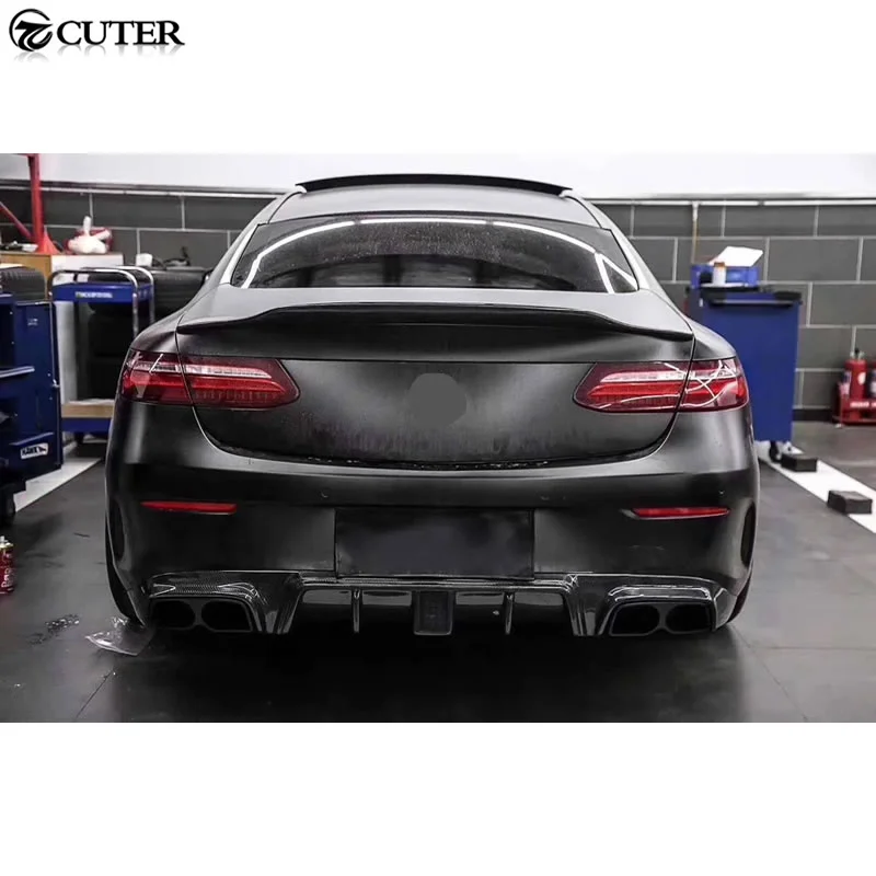 Задний диффузор W238 e Coupe из углеродного волокна со светодиодной подсветкой