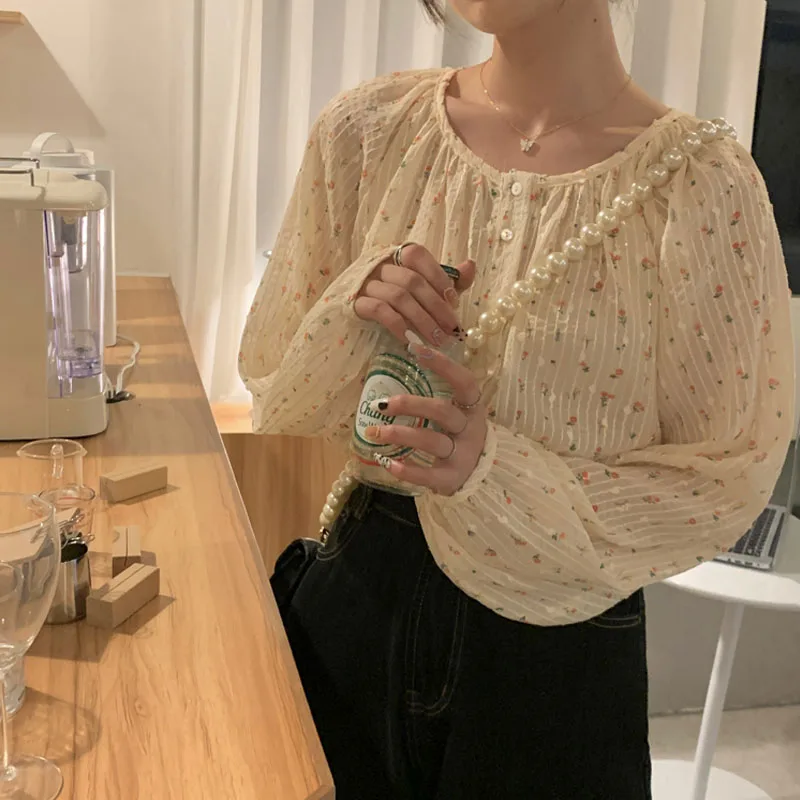 Женская блузка в полоску с круглым вырезом и длинным рукавом