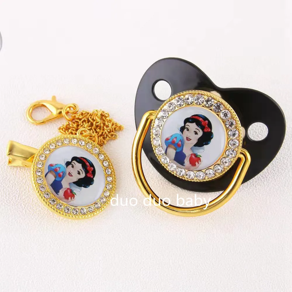 

Disney Snow White Cartoon Pacifier and Pacifier Chain for Baby Newborn מחזיק למוצץ פלסטיק Baby Feeding Supplies Silicone Soother