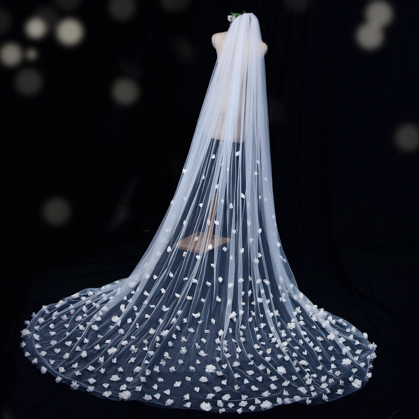 

Flowers Off White Long Wedding Veil with Comb One-Layer Cathedral Bridal Veil with Flowers Velos de Noiva Soft Tull for Girls