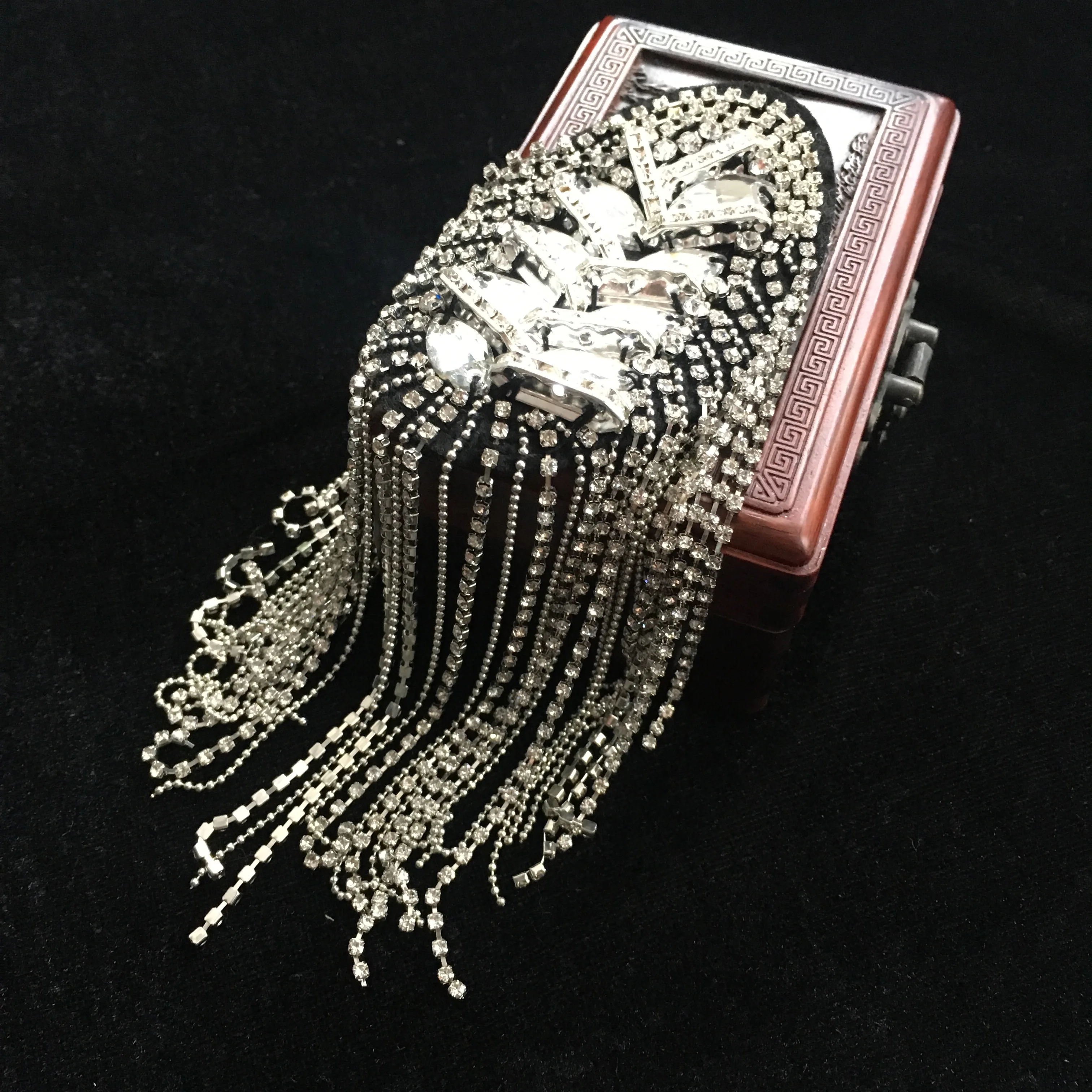 Ручная работа A99 epaulette ювелирные изделия кисточкой большое плечо брошь погоны/погоны Шипы/escapulario Блейзер аксессуары/булавка