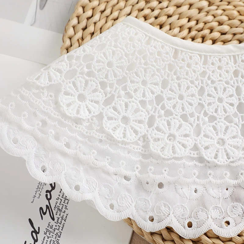 

Q1FA Women Lovely Lace Fake Collar Flower Pattern False Collar Three Layered Breathable Summer White Collar Necklace Shawl