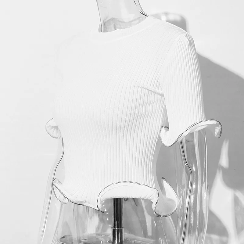 Летняя черная трикотажная футболка для женщин с круглым вырезом и расклешенными