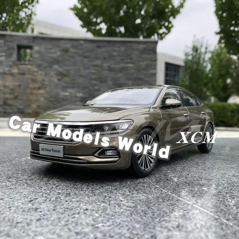 Модель литая автомобиля для нового Passat (золото) 1:18 + небольшой подарок!|Наземный