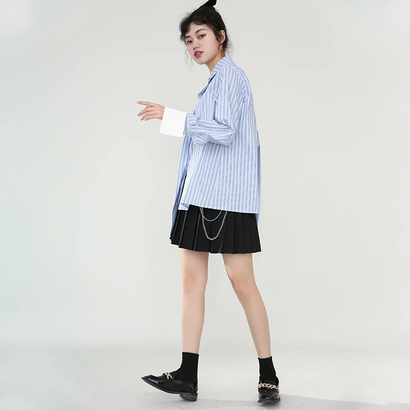 

[EAM] Women Irregular Striped Pleated Big Size Blouse New Lapel Long Sleeve Loose Shirt Fashion Spring Autumn 2021 1DD467505