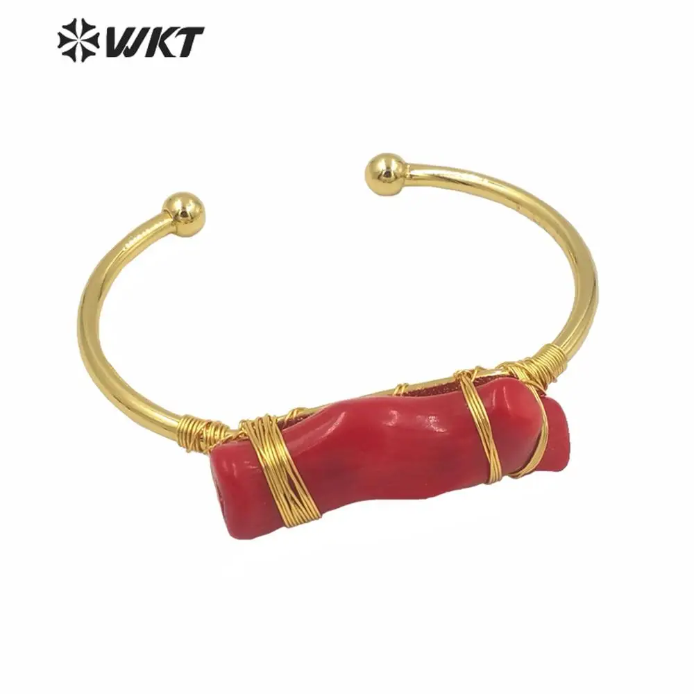 

WT-B568 Irregular red coral shell bangle brass wire wrapped in gold plated handmade coral cuff bangle 58mm flexiable size
