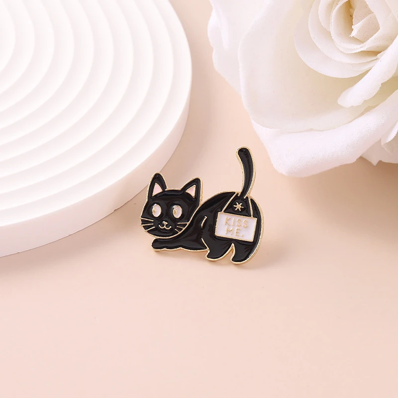 

KISS ME Creative Cute Black Cat Brooch Funny Black Cat Lapel Pins New Animal Series Brooch Beautiful Backpack Badge