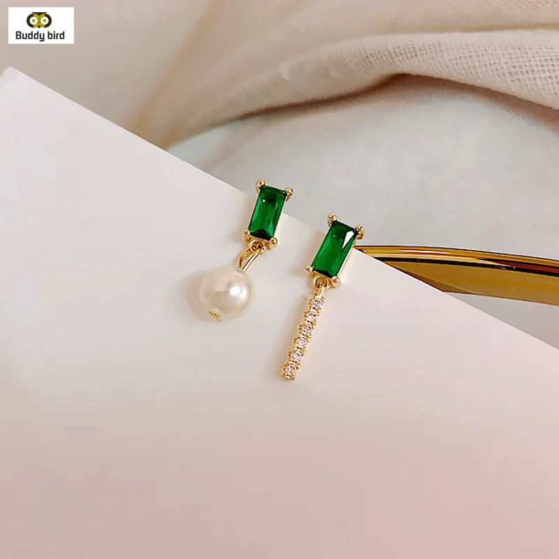 Классические геометрические женские серьги с кристаллами небольшие