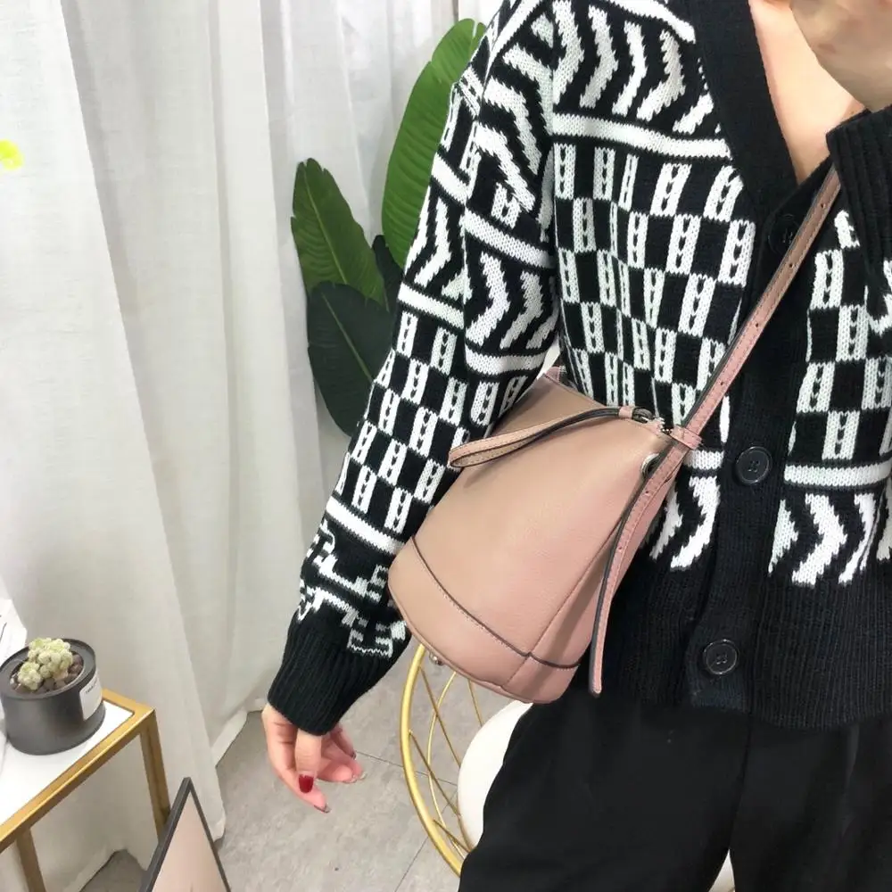 

free shipping 2020 the new style fashion and cool genuine cow leather women one shoulder bag crossbody bag 9color 21cm