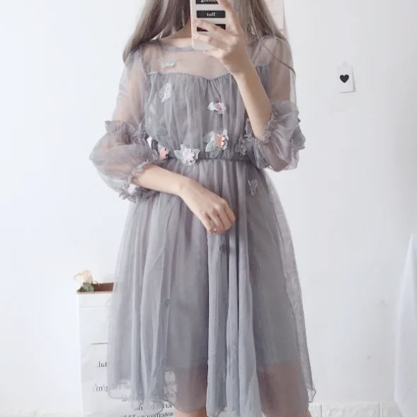 Женское платье с вышивкой в виде бабочек и буффами на рукавах | Женская одежда