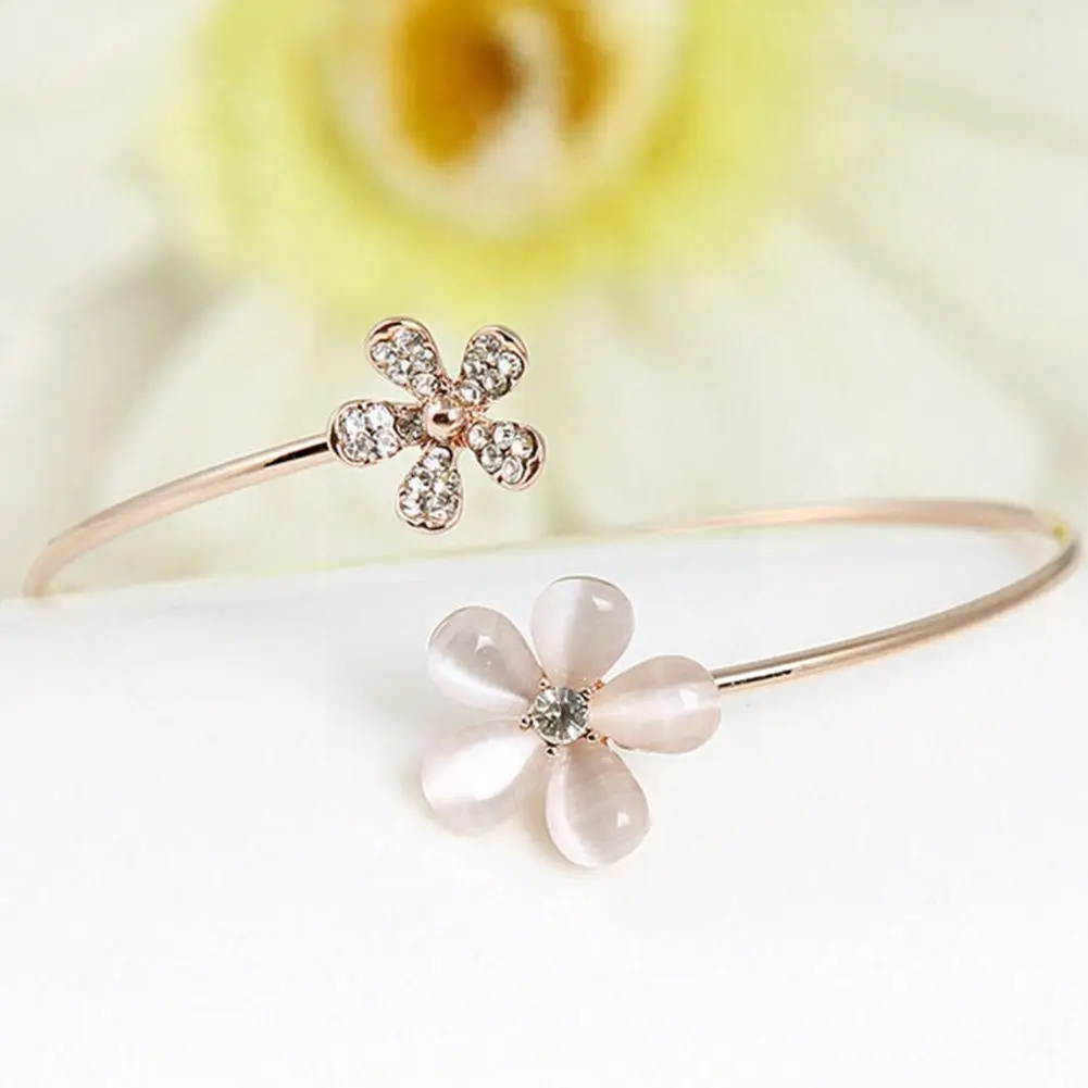 

Fashion Small Daisy Bracelet Asymmetry Adjustable Crystal Double Flower Bracelet For Women Girl Party Birthday Jewelry Gift D4a6