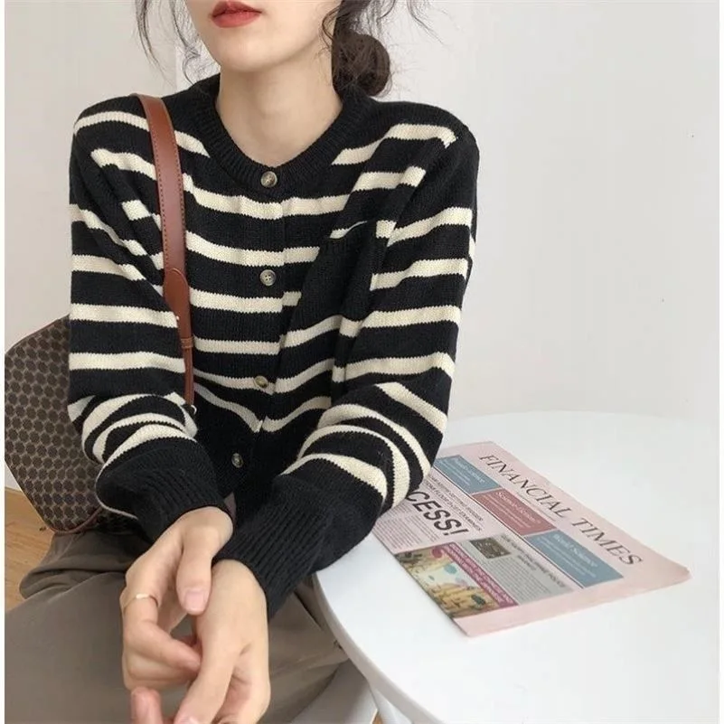 

2021 Autumn and Winter Striped Red Long-sleeved Sweater Women's Outer Cardigan Loose Thick Round Neck Sweater Small Jacket Tide