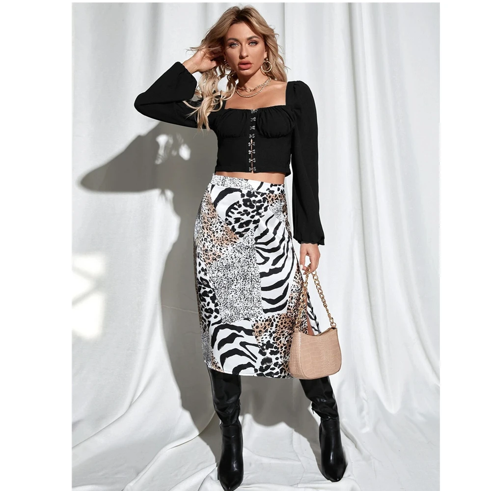 

2021 Summer New Slim Puff Sleeve Square Neck Hook Button Knitted Long Sleeve T-Shirt Low Cut Navel Blouse Cropped Harajuku Top