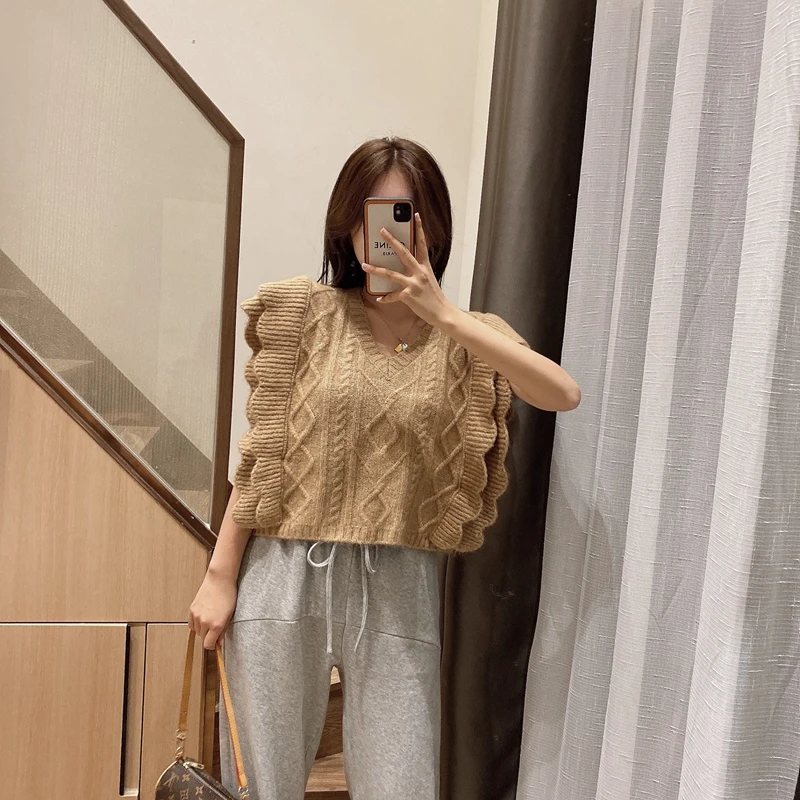 

2021 New Women Cable-Knit Vest Sweater V-neck waistcoat Ruffle trim Women Pullover Warm Knitted Tank Tops