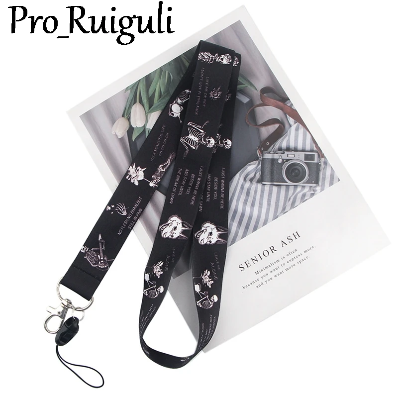 Брелок для ключей с изображением таинства человеческого тела в готическом стиле