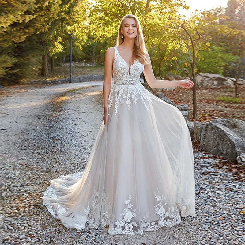 Садовое свадебное платье из тюля А-силуэта с V-образным вырезом Кружевная
