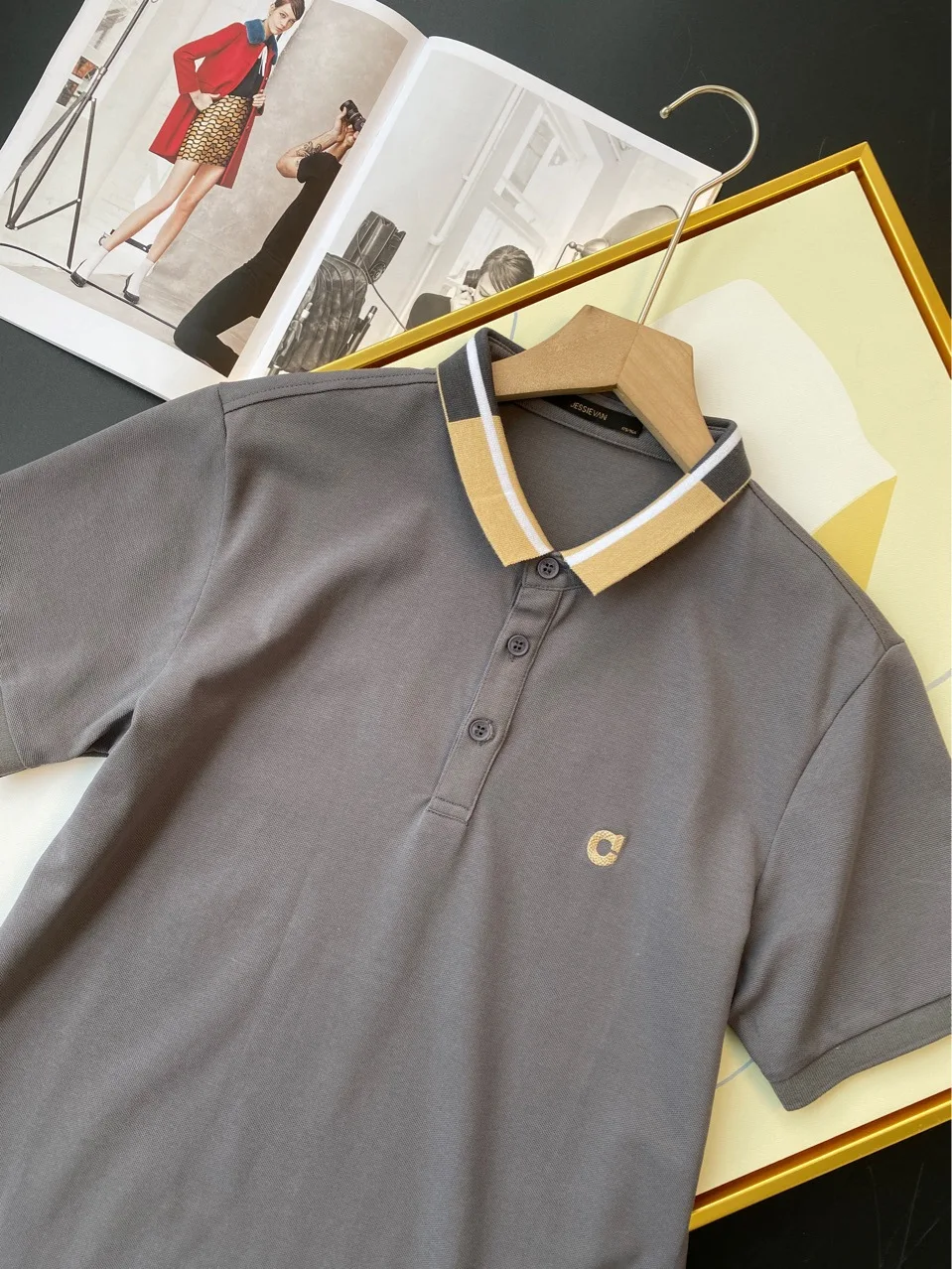 

Taivalue contrast color thread Lapel pearl cotton letter embroidery polo shirt men's short sleeve thin summer np0508t