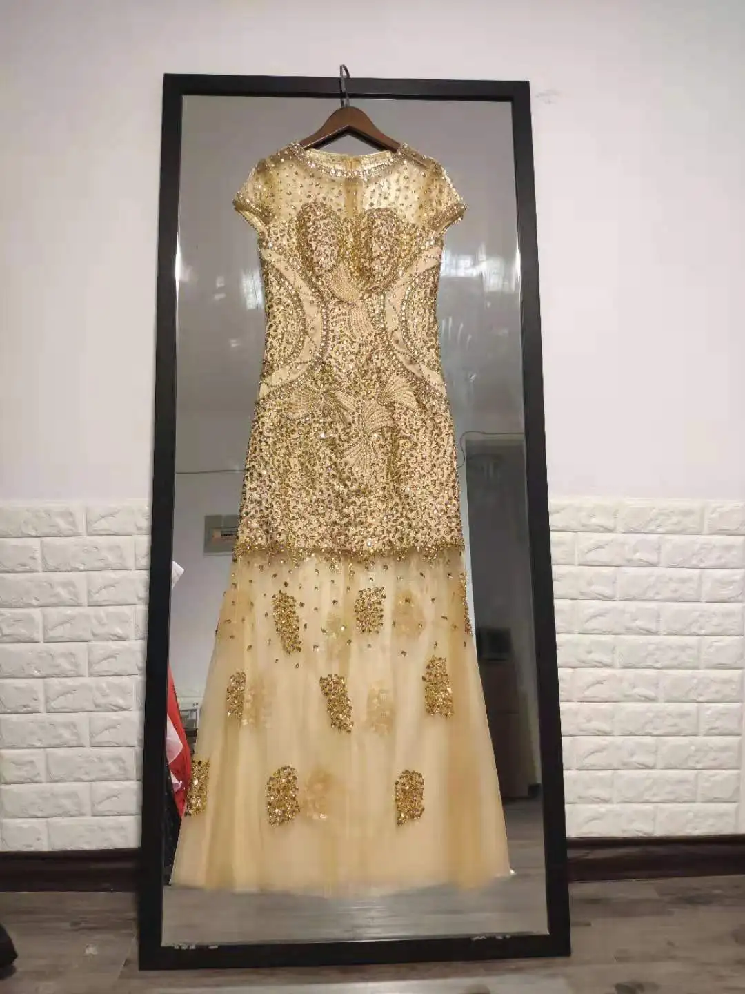 Роскошные блестящие вечерние платья с коротким рукавом и блестками 2019