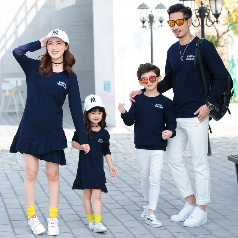 Одинаковая одежда для мамы и сына 1 предмет платья дочки семейный осенний