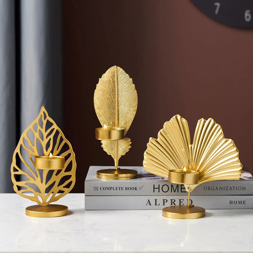 Золотистые с металлическими украшениями подсвечники Золотая основа Nordic железа