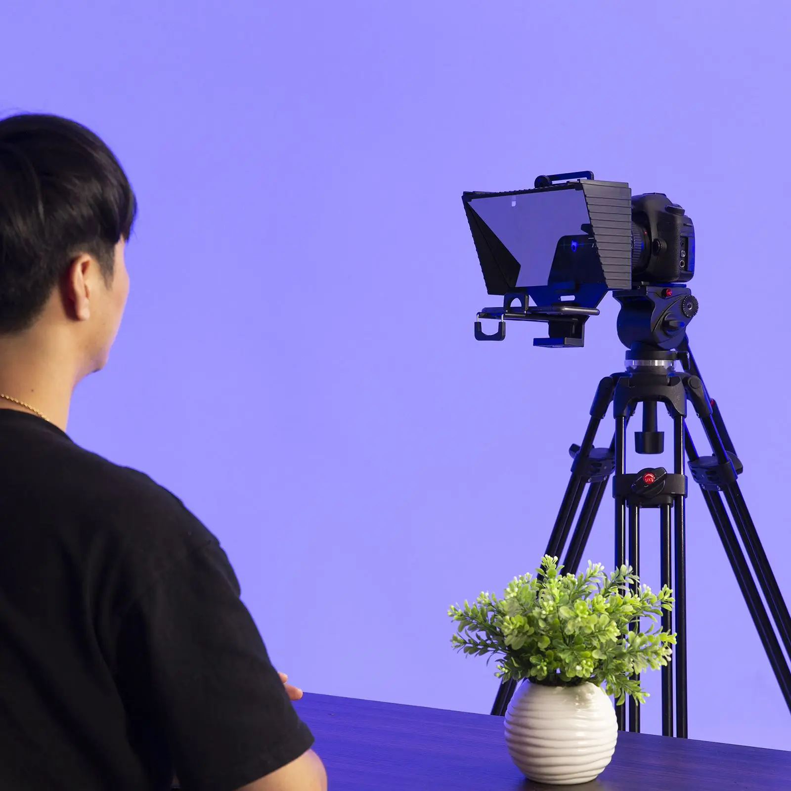 

2021 Teleprompter Kit Wide-Angle Camera Teleprompter Set with Remote Control 8 Lens Adaptor Rings Phone Holder for Hosting Live