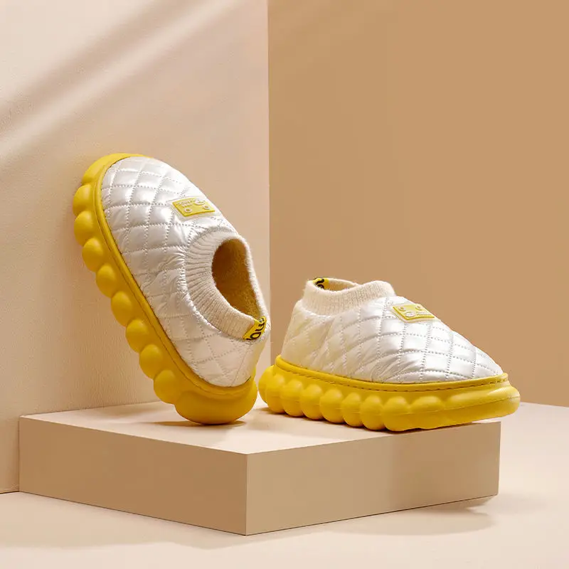 

2022 оригинальные зимние Новые поступления крутые шарики хлопковая обувь для дома и улицы Водонепроницаемая пуховая ткань дизайнерские женс...