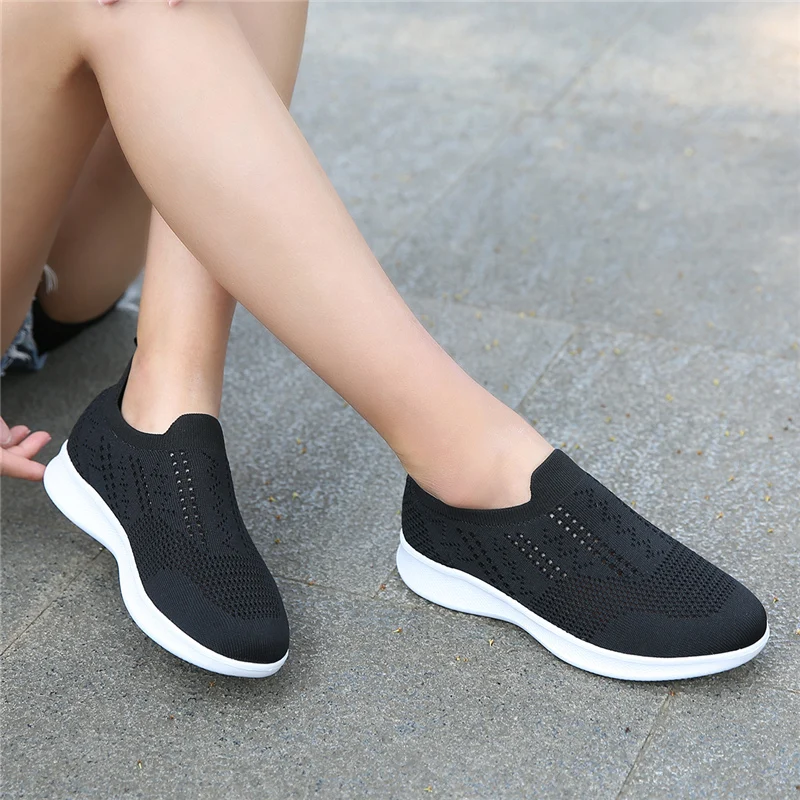 

2020 New Men Shoes Summer Sneakers Light Breathable Loafers Mesh Casual Shoes Sock Sneaker Cuasal Couple Slip On Flat Shoes