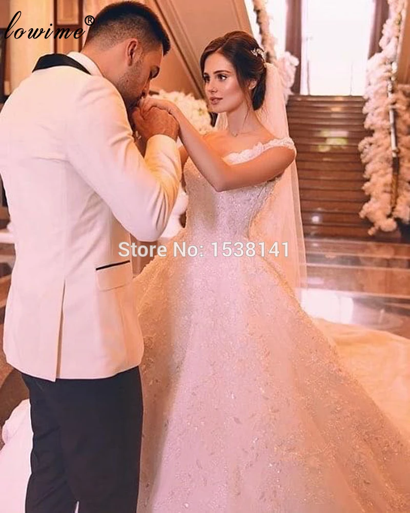 Белые кружевные свадебные платья принцессы трапециевидной формы без рукавов