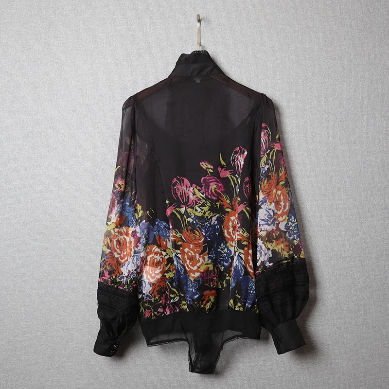 Шифоновая блузка с длинным рукавом фонариком и цветочным принтом черно белая