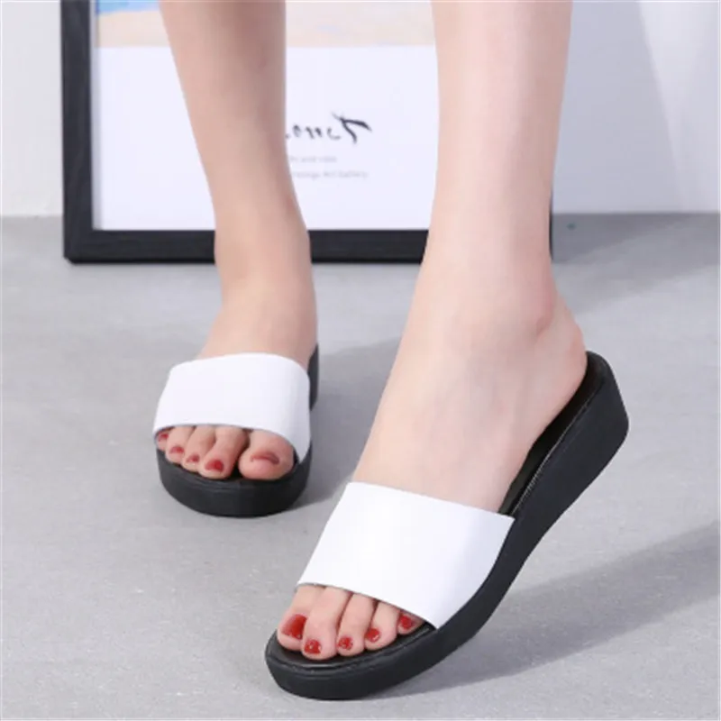 Шлепанцы женские на платформе кожаные сандалии и тапки пляжные тапочки уличные