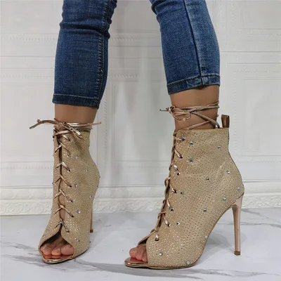 

Обувь на шнуровке с украшениями; Женские ботильоны ботинки с высоким голенищем на заклепках модельные туфли Клубные вечерние короткие сапоги для мотоцикла, женская обувь, платформа тонкий каблук