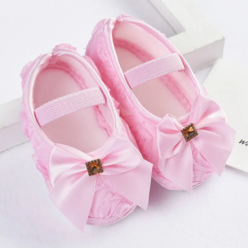 

Ботинки для новорожденных девочек, Нескользящие, искусственный хлопок, без застежки, обувь для начинающих ходить, белые, на весну, на крестины, свадебные туфли