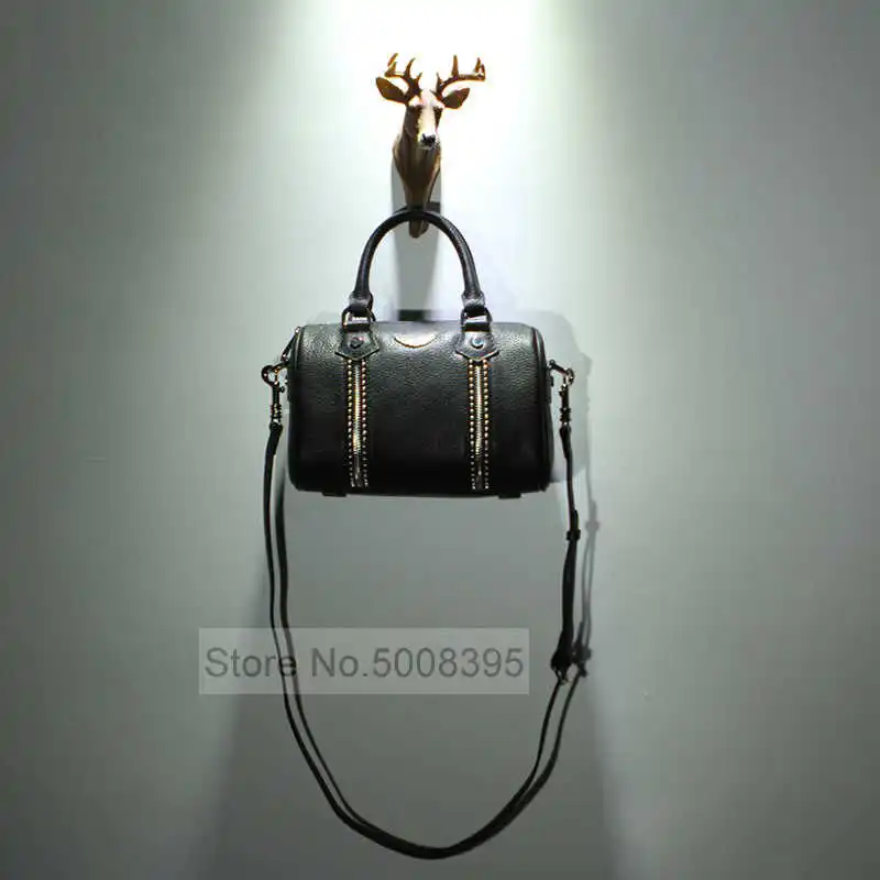 comprar 2021ss Mulher Preto Moda Plutônio Couro Travesseiro Saco Com Rebites Alça Crossover Ajustable único Alça De Ombro Zíperes Detalhe